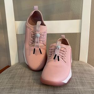 Clove nursing shoes